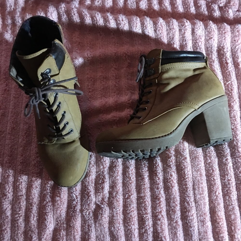 Tan booties ! - Picture 4 of 4